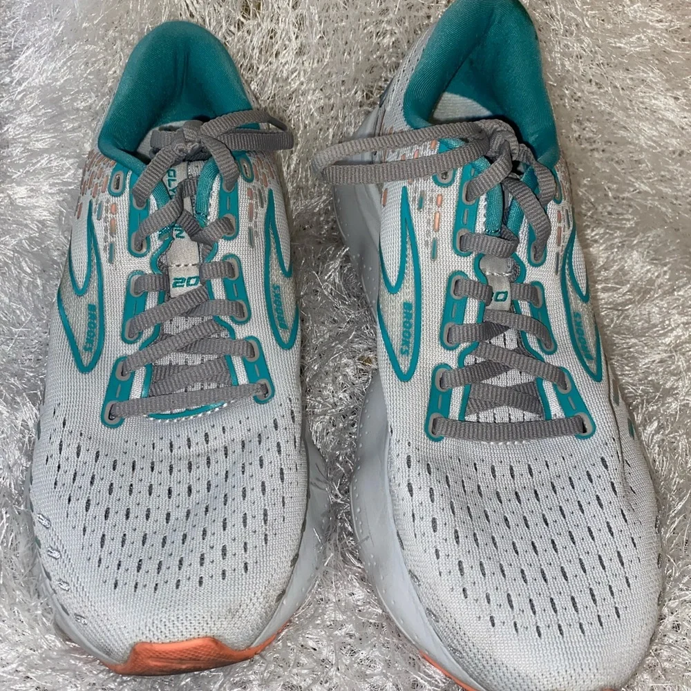 Brooks Glycerin 20 Women's
Oyster/Latigo Bay/Coral size 7.5 - Picture 2 of 10